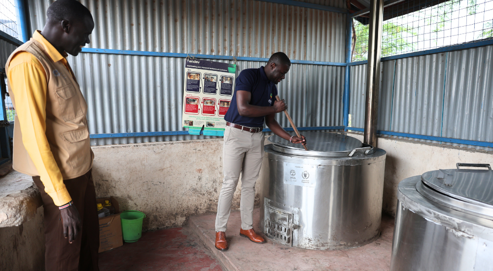 Java & WFP Partnership - Kakuma - Energy Saving Stones